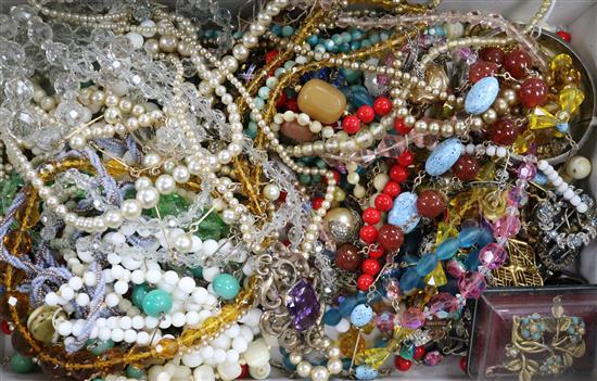 A box of assorted costume jewellery.